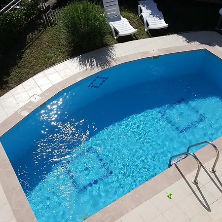 Holiday Gardens فيلة يالِكافاك